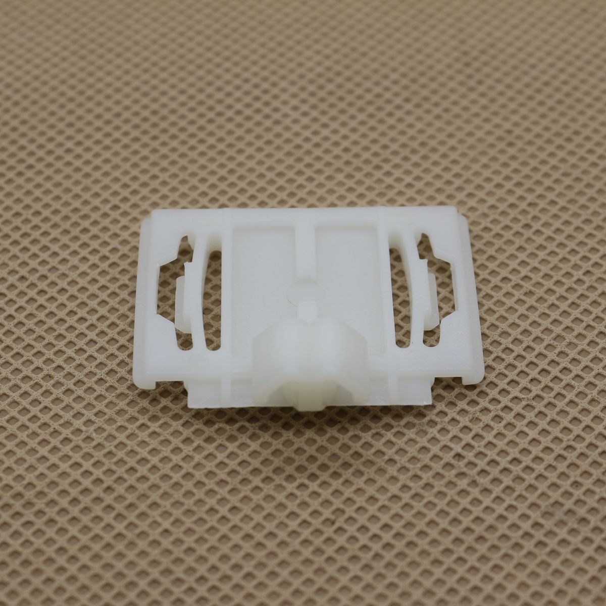ya 1 8.5.4 20 pieces for Audi 100, A6, S4, S6 rear door molding clips 4A0-853-825-C