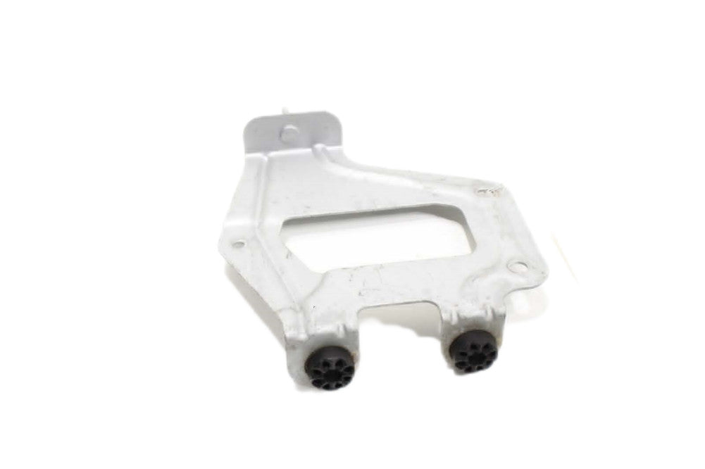 ya 4 6.21 AC Condenser Mount Bracket for BMW 540i 530i G30 2017-2019