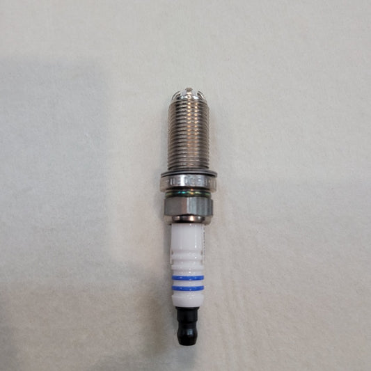 ya 2 6.27 for Porsche 911 for Cayenne 99917015190 Spark Plug