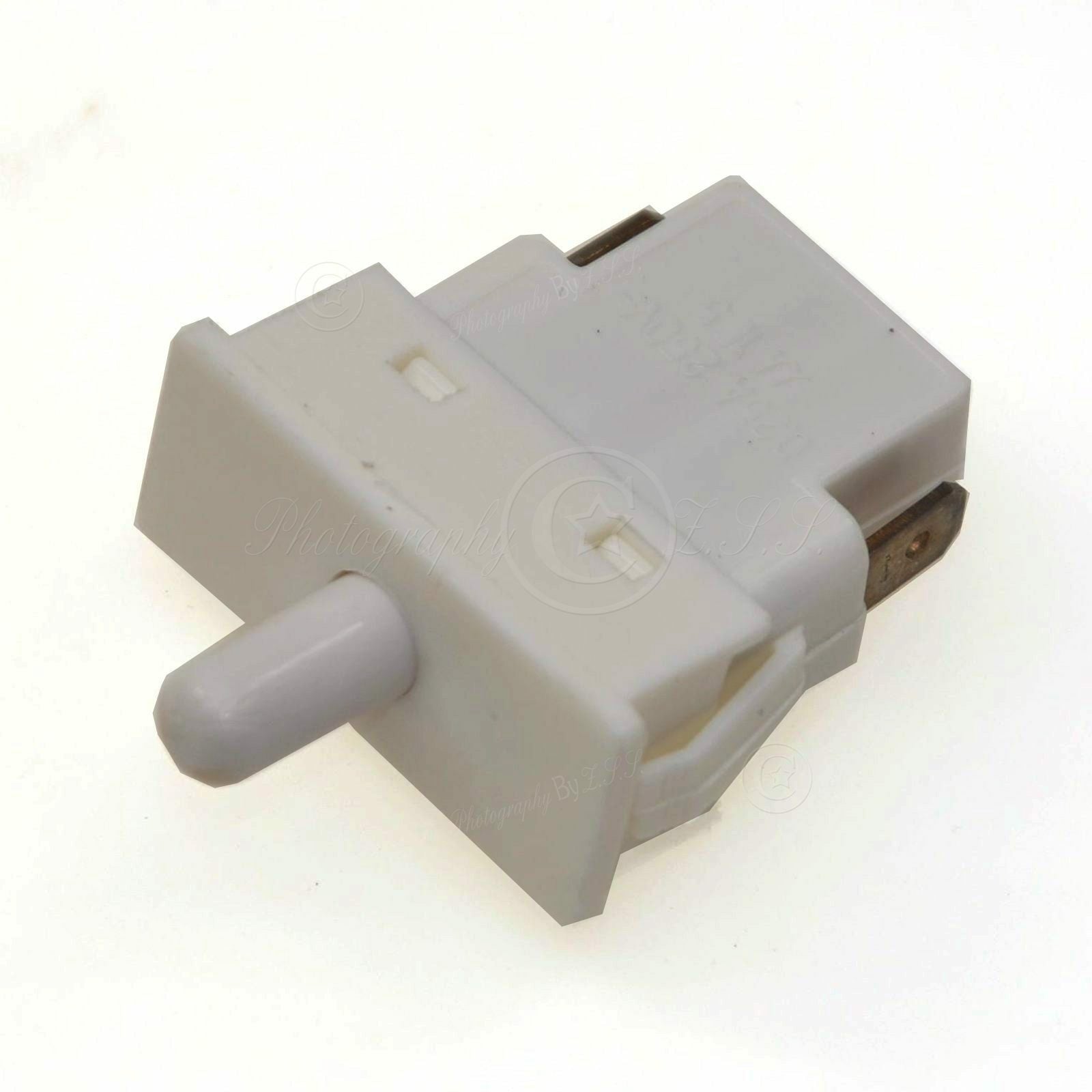 ya 26 2x Universal 2Pins JL-06 Reigerator Door Light Gated Switch Replacement Parts