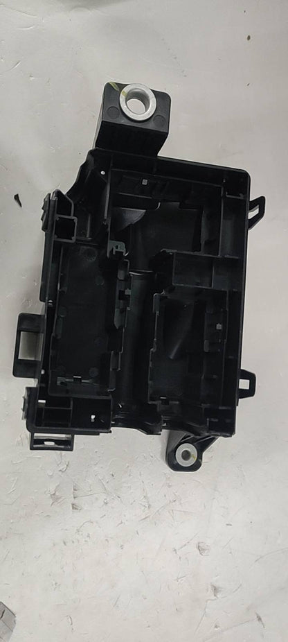 ya 5 8.7 Fuse Box Bracket 26348773