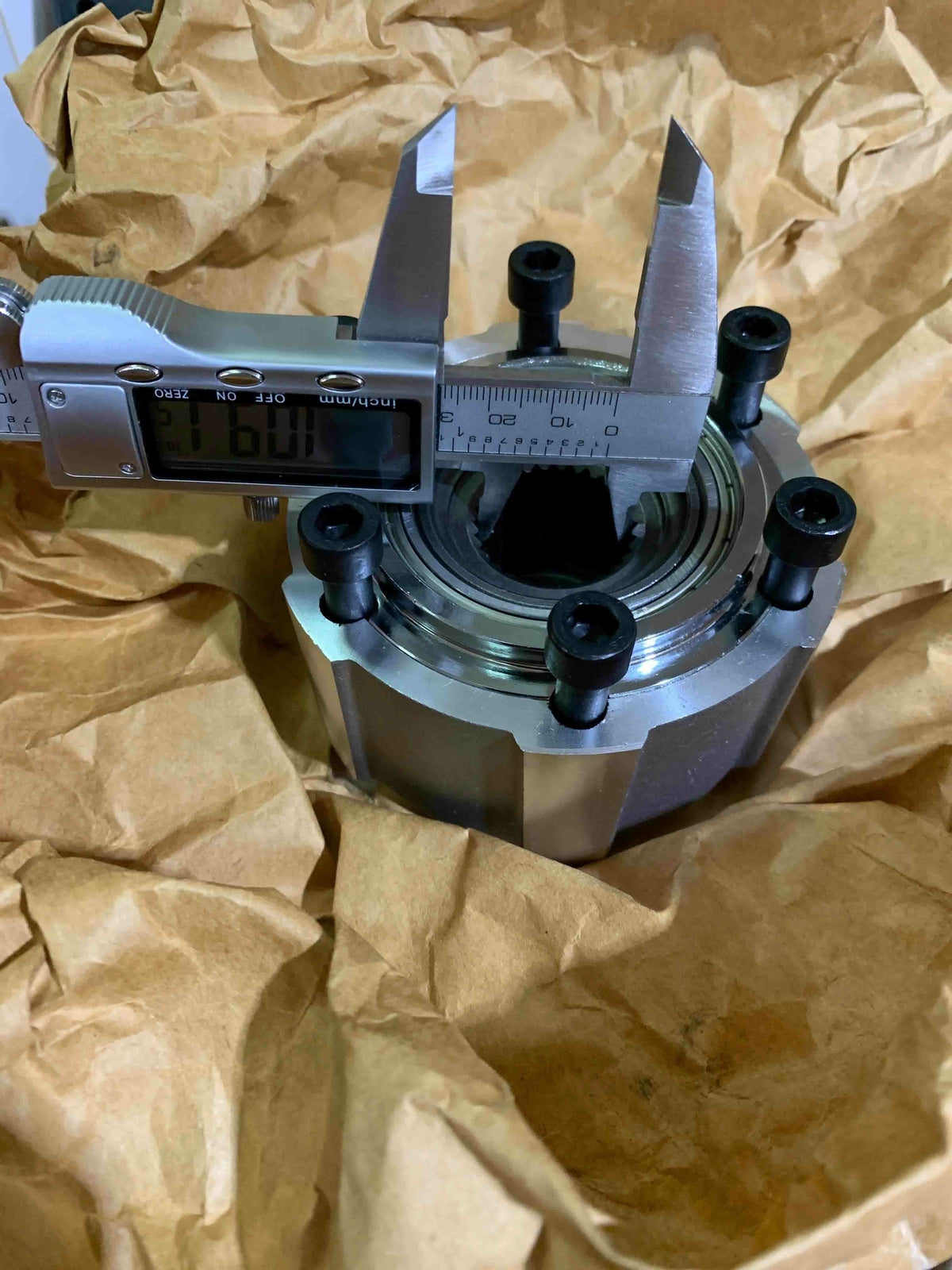 ya 5 8.7 2*Manual Locking Hub-28 Spline for Nissan Pick-up D21 Navara 1990-up 40250-2S610
