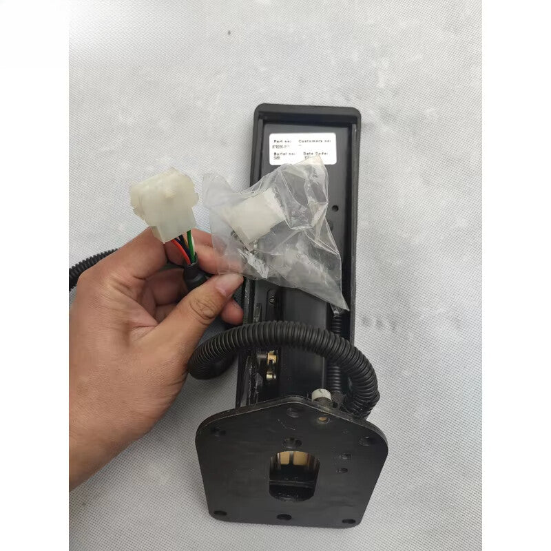 ya 9 6.5.2 Auto High Quality Engines Diesel Engine Spare Parts Accelerator Pedal 04406063
