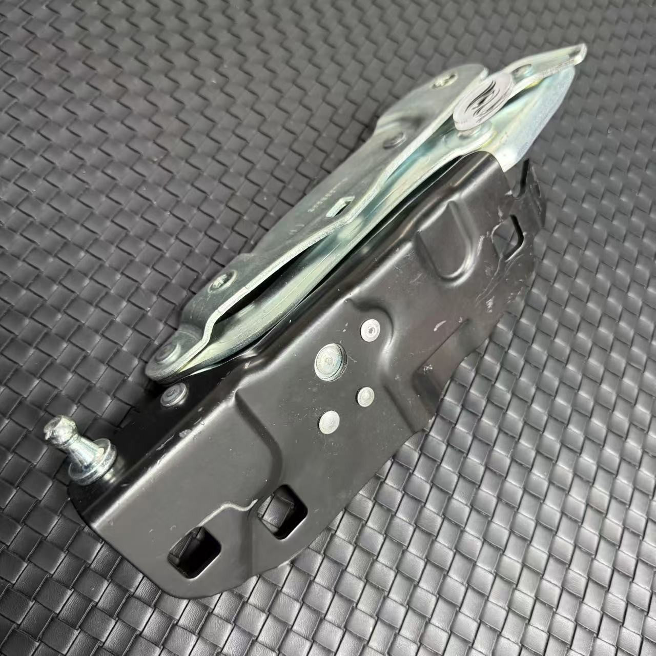 ya 5 8.7 General LaCrosse 17-19 Range Hood Hinges