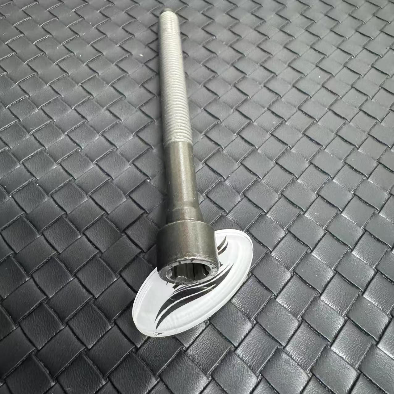 ya 5 8.7 06D103385D Cylinder head bolts are suitable for Audi A3 A4 A5 and A6. (08-16-)