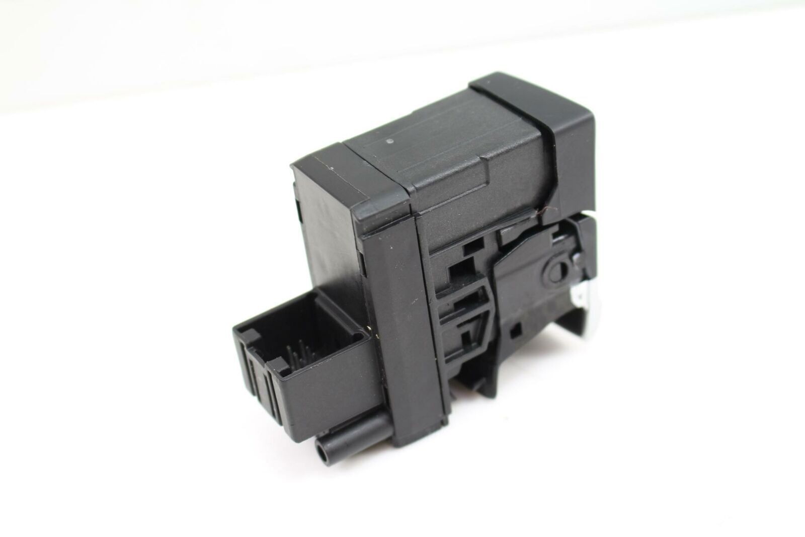 ya 1 8.5.3 The parking brake switch is suitable for Audi A4 Allroad A5 Q5 RS5 S4-8K1927225B