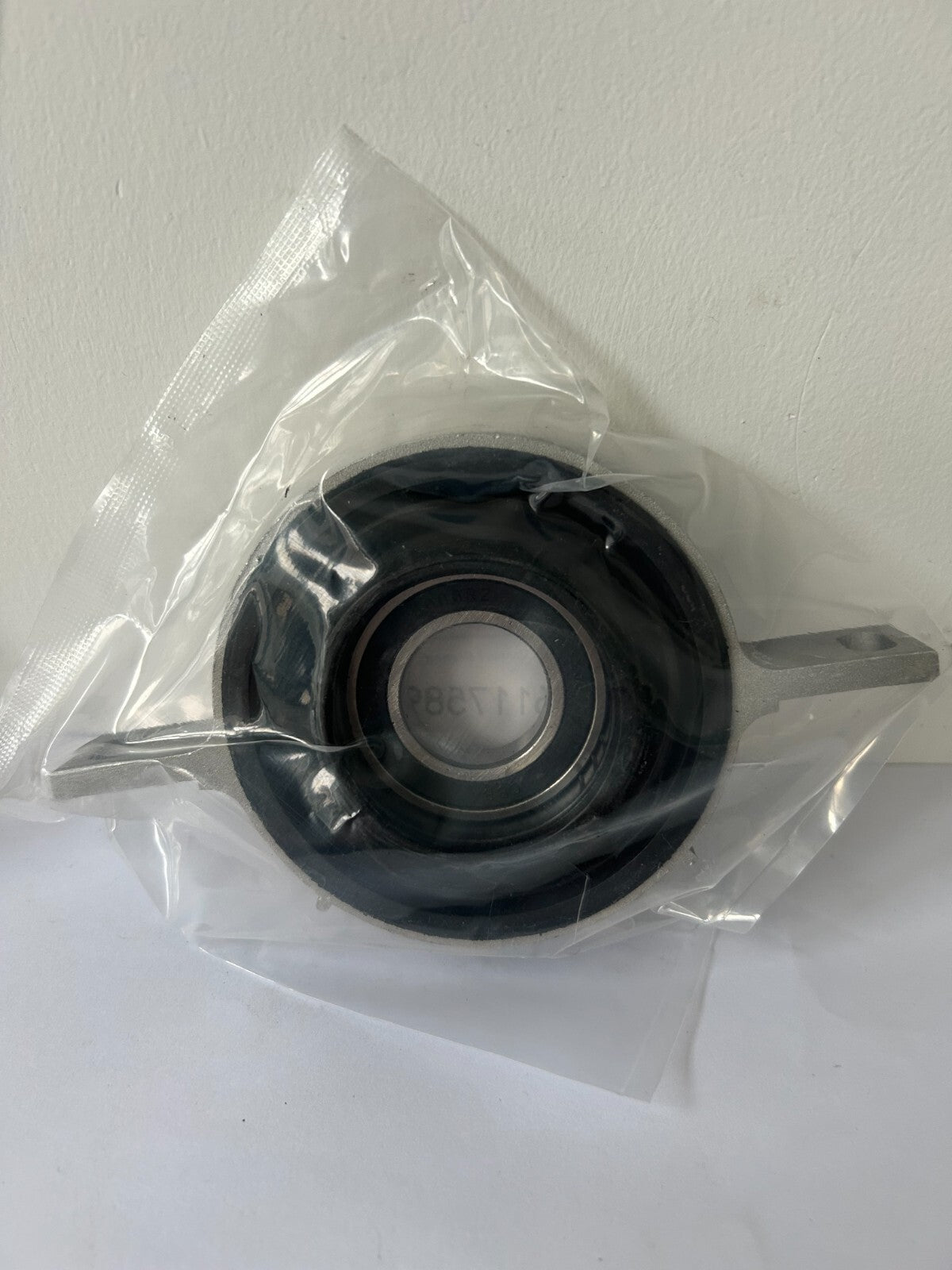 ya 6 6.13 for BMW F07 535iX 2012-2017 Driveshaft Center Support Bearing 26117589746