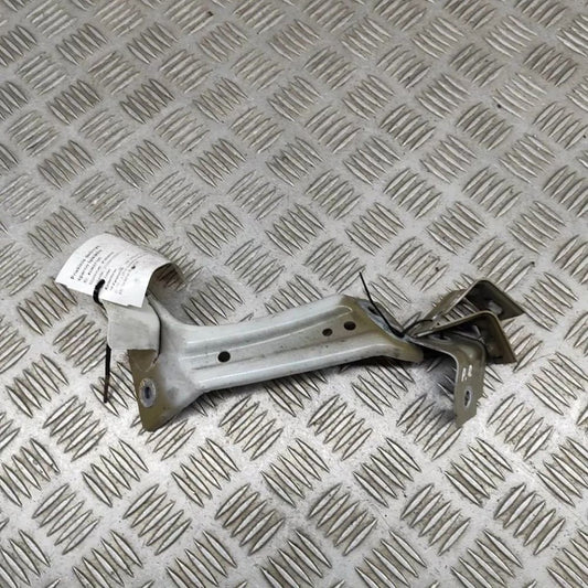 ya 7 6.10.3 3G0821142A Front Right Mudguard Bracket for VW for Passat B8 2015