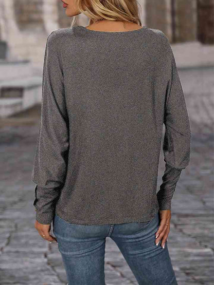 Contrast V-Neck Long Sleeve Top - Create the impossible