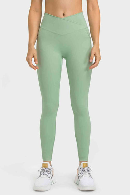 V-Waist Yoga Leggings with Pockets - Create the impossible