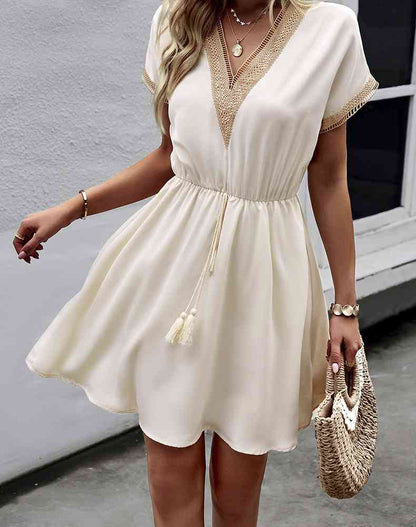 Contrast V-Neck Tassel Tie Dress